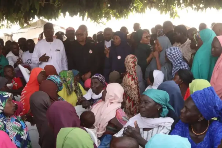 Peter Obi Visits IDP Camp In Abuja On New Year’s Day