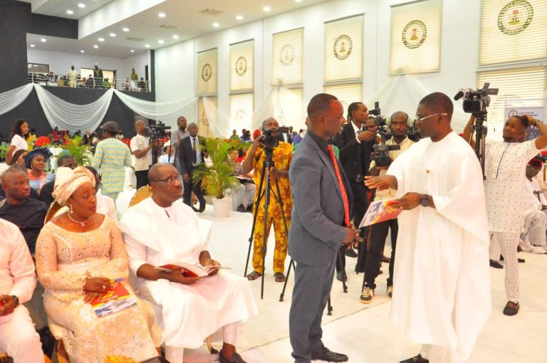 Drama As Security Blocks Edo Deputy Governor, Shaibu From Accessing Governor Obaseki At Church Programme
