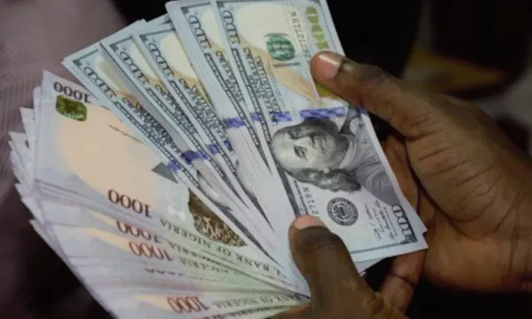 Panic As Dollar Approaches N1,000 At Parallel Market