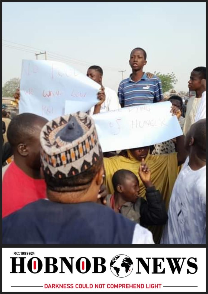 Police Fire Teargas As Irate Niger State Women And Youths Protest Over Hardship