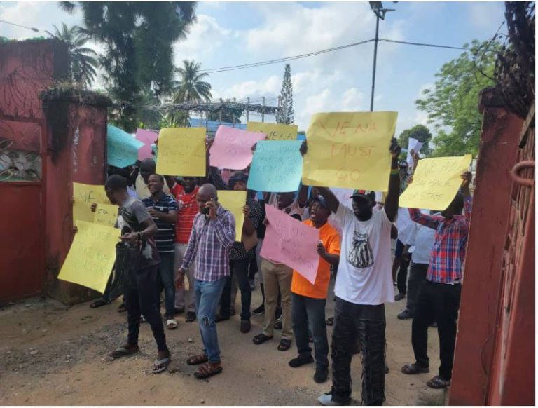 Tensions Erupt at Cross River PDP Secretariat as Protesters Demand Ousted Chairman Stays Out