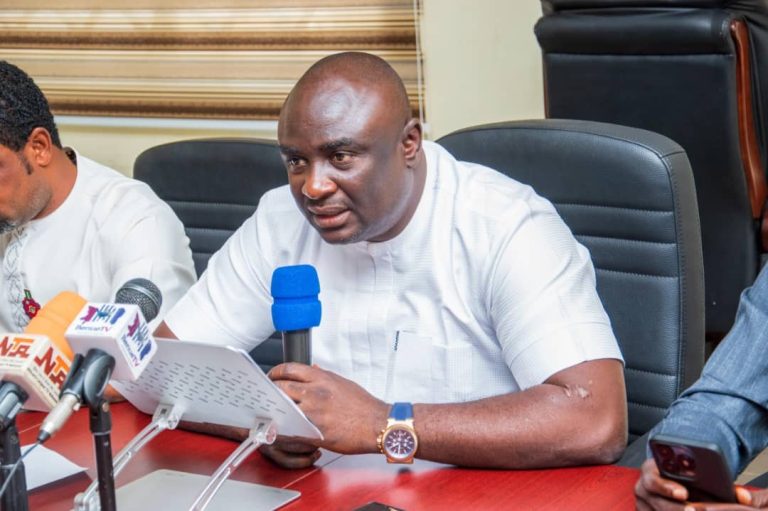 COLLEGE OF MEDIA AIDES PASSES VOTE OF CONFIDENCE ON GOV. ALIA, HIS CPS