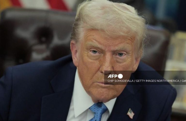 Trump Orders Airstrikes on ISIS Targets in Somalia