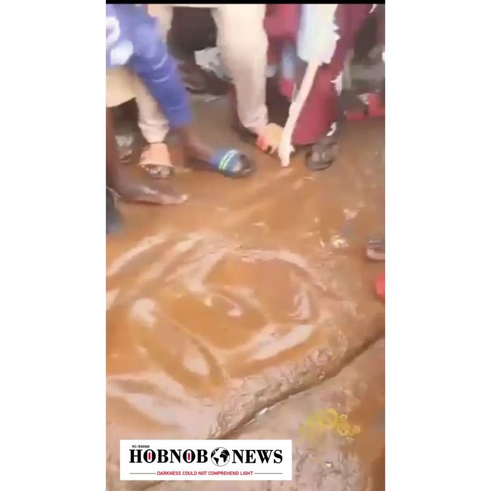 Kano Residents Flock to Drink, Bathe in Muddy Water Believed to Bear Prophet Muhammad’s Footsteps