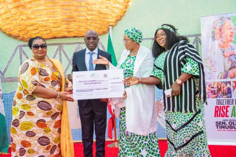 TINUBU’S WIFE DONATES ₦1 BILLION TO BENUE IDPs AS GOV. ALIA RENEWS CALL FOR STATE POLICE, RANCHING LAW